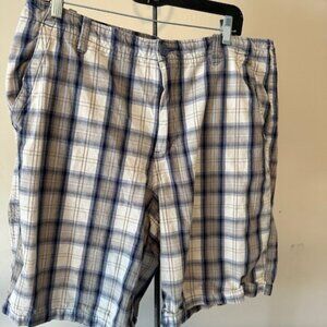 Faded Glory Blue and White Plaid Shorts    8558